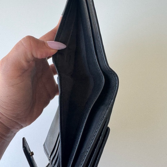 Gucci Embossed Black Leather Bifold Wallet - Picture 6 of 14